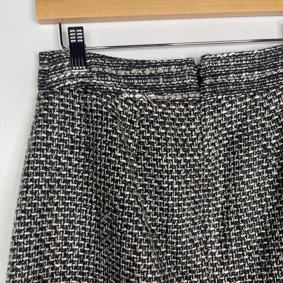LOFT Size 2 Black White Gray Tweed Mini Skirt Patch Front Pocket Zip Back Career - Picture 5 of 7